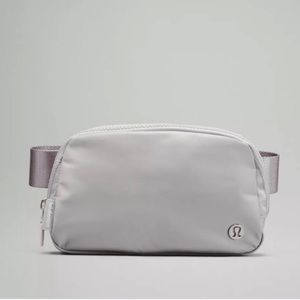 Lululemon Everywhere Belt Bag Silver Drop Extended Version